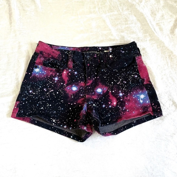 Hot Topic Lovesick Galaxy Print Shorts 